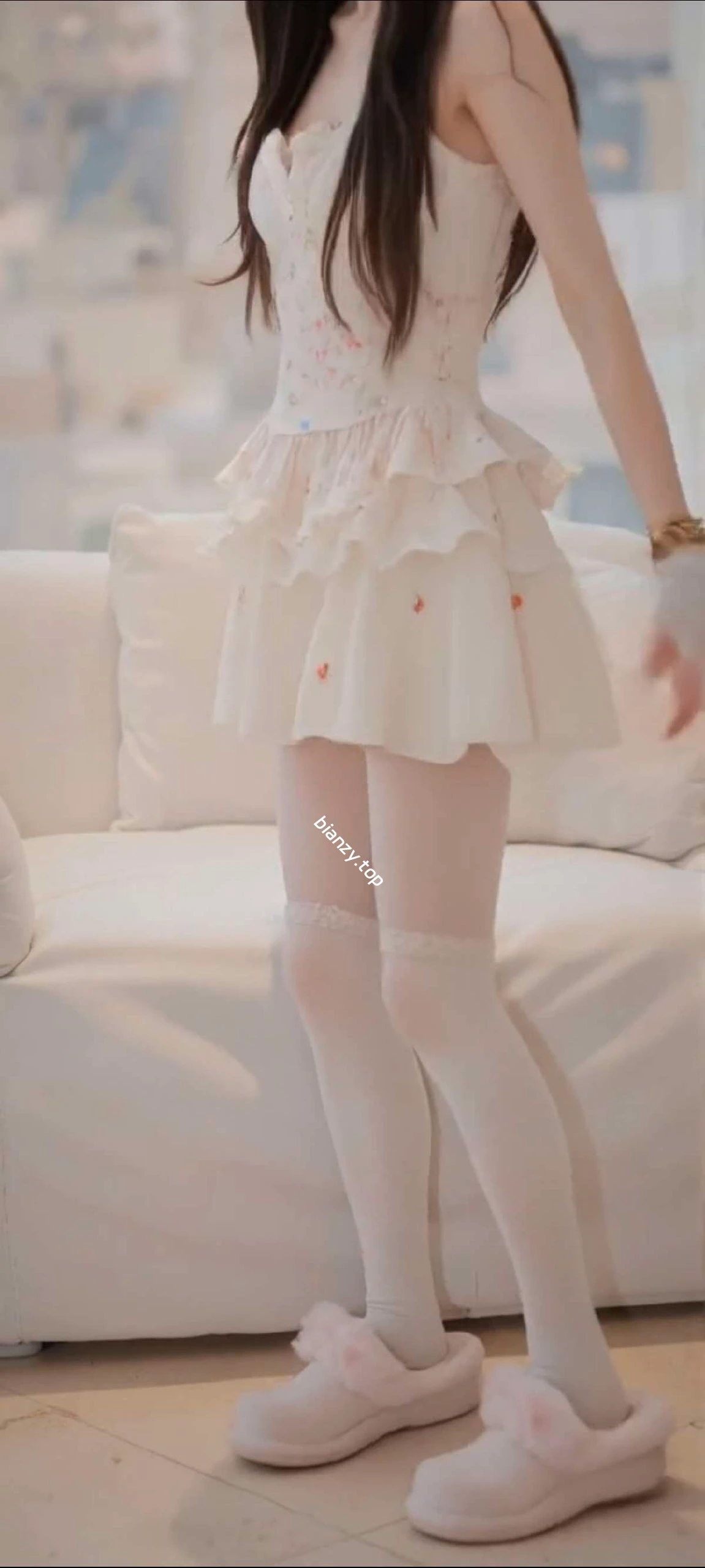 【安卓】Artspire😍AI生成性感美女💋AI换装性感衣服|彼岸资源网